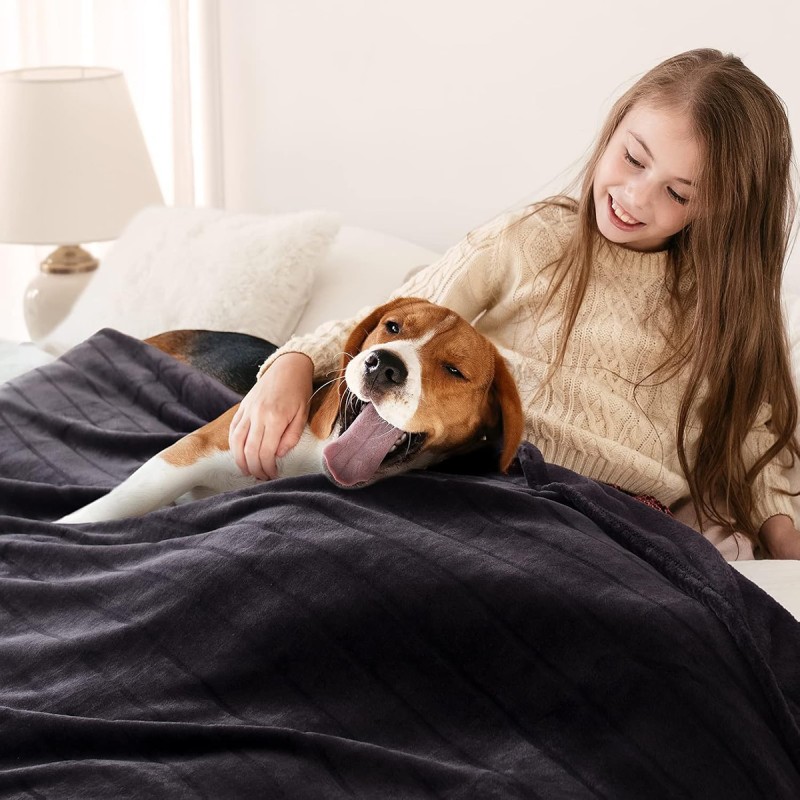 Bertte Throw Blanket, 330 GSM Super Soft Lightweight Luxury Fleece Blankets for Couch Sofa Bed Ultra Luxurious Warm and Cozy for All Seasons, 50"x 60", Black